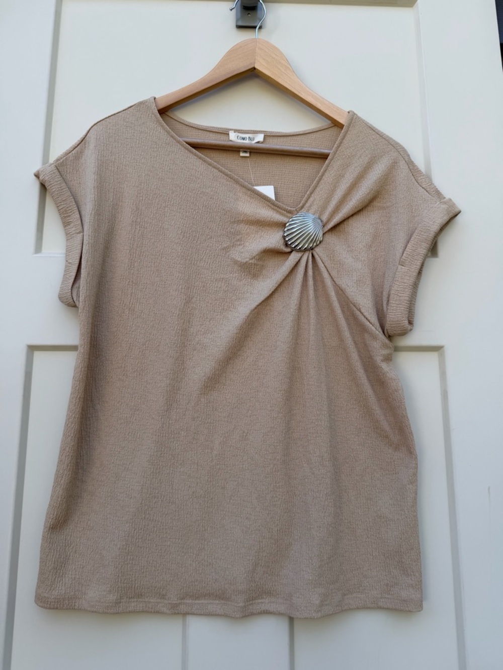 NWT Como Blu Taupe Cap Sleeve Top with Shell Brooch- Resort Coastal-Chic Small